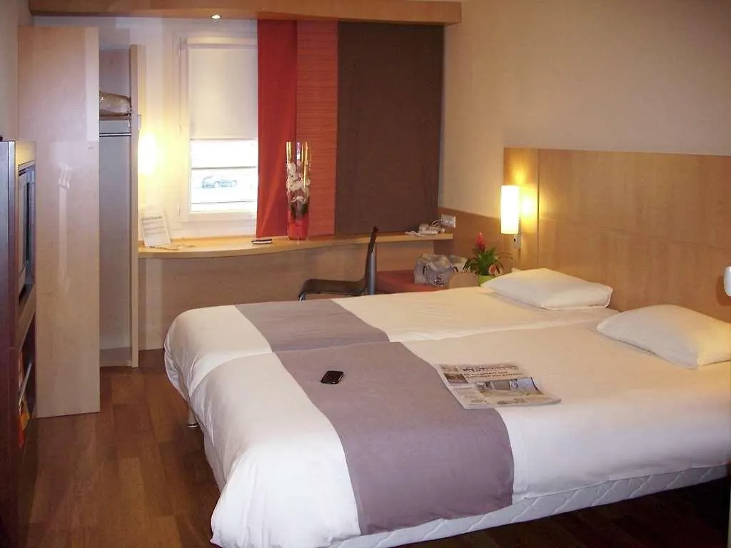 Hotel Ibis Istres Trigance 3*,