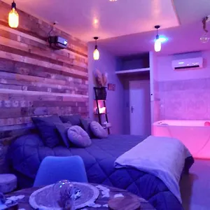La Côté Pool-house Piscine&jacuzzi Privatifs Maison d'hôtes
